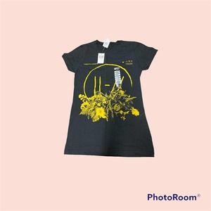 21 pilots tshirt nwt